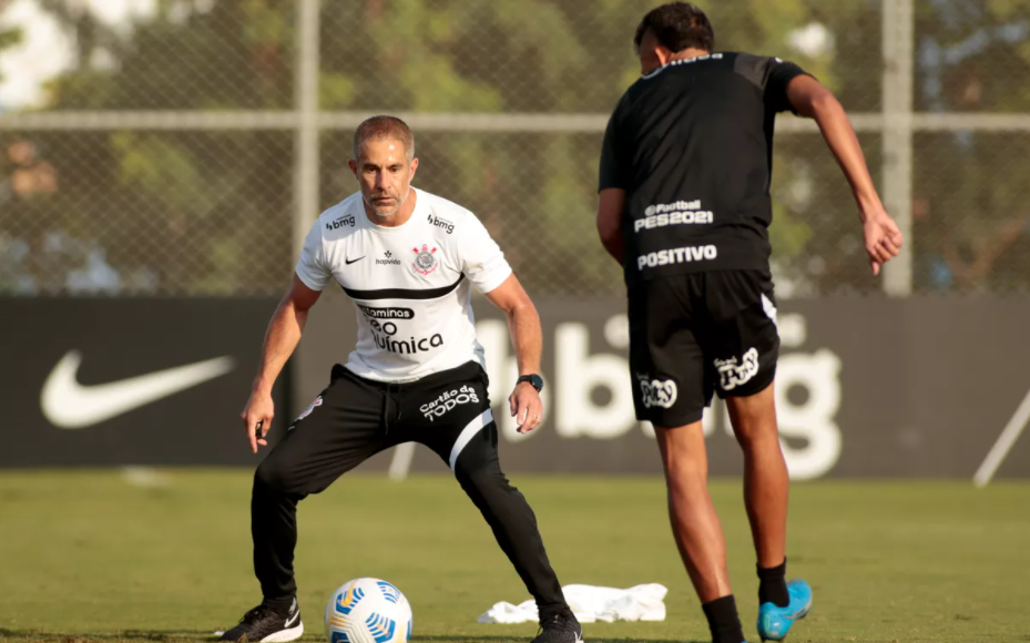 Confira o desempenho de Sylvinho à frente do Corinthians nos seus seis primeiros jogos