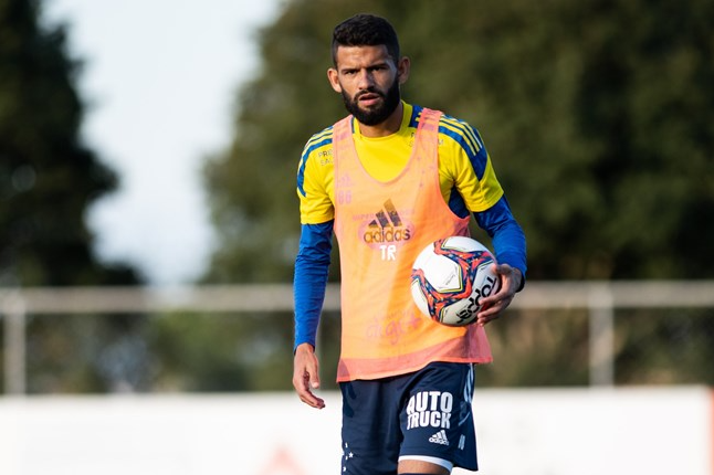 Salário de jadson está acima do teto estabelecido pelo cruzeiro