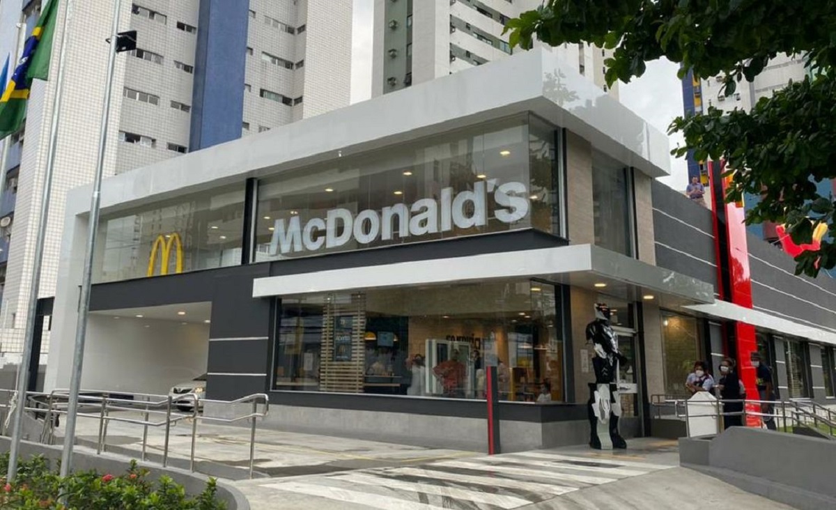 O que fazer com o prêmio da quina de são joão 2021 - a imagem mostra uma unidade do mc donald's