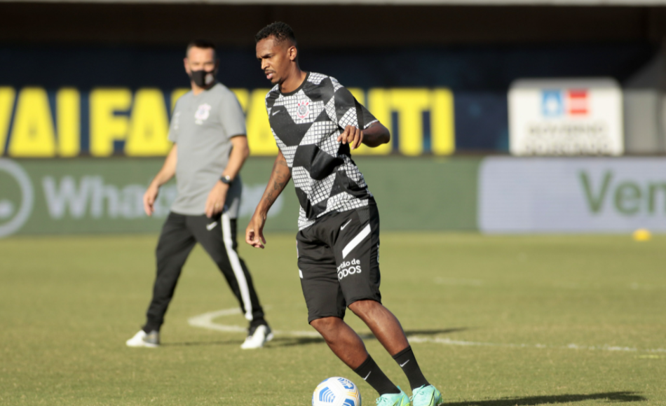 Cor da chuteira de Jô, do Corinthians, gera polêmica