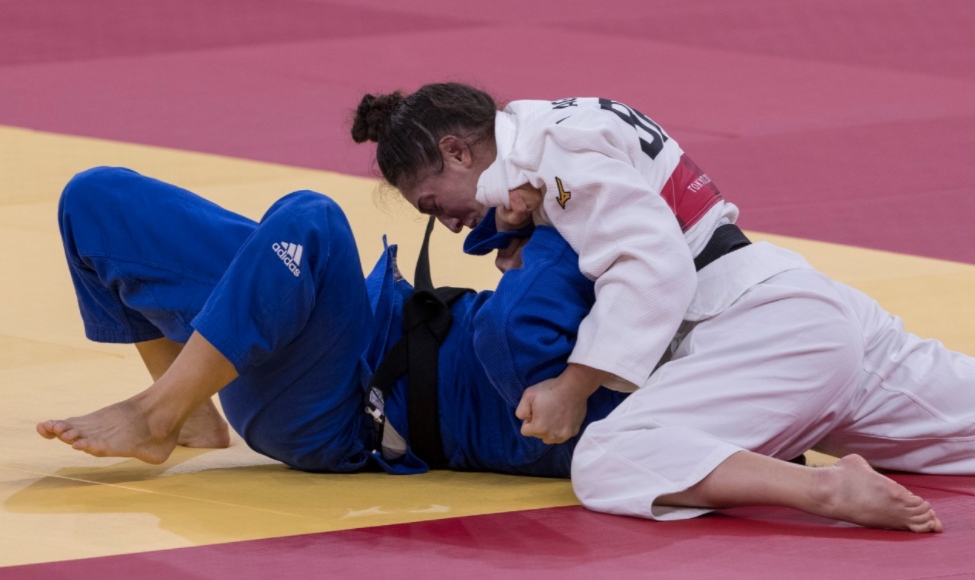 Mayra Aguiar garantiu mais medalhas, sua terceira, ao vencer sul-coreana