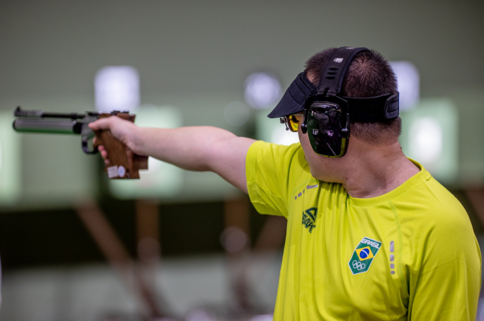 Felipe wu, do brasil, não avança no tiro