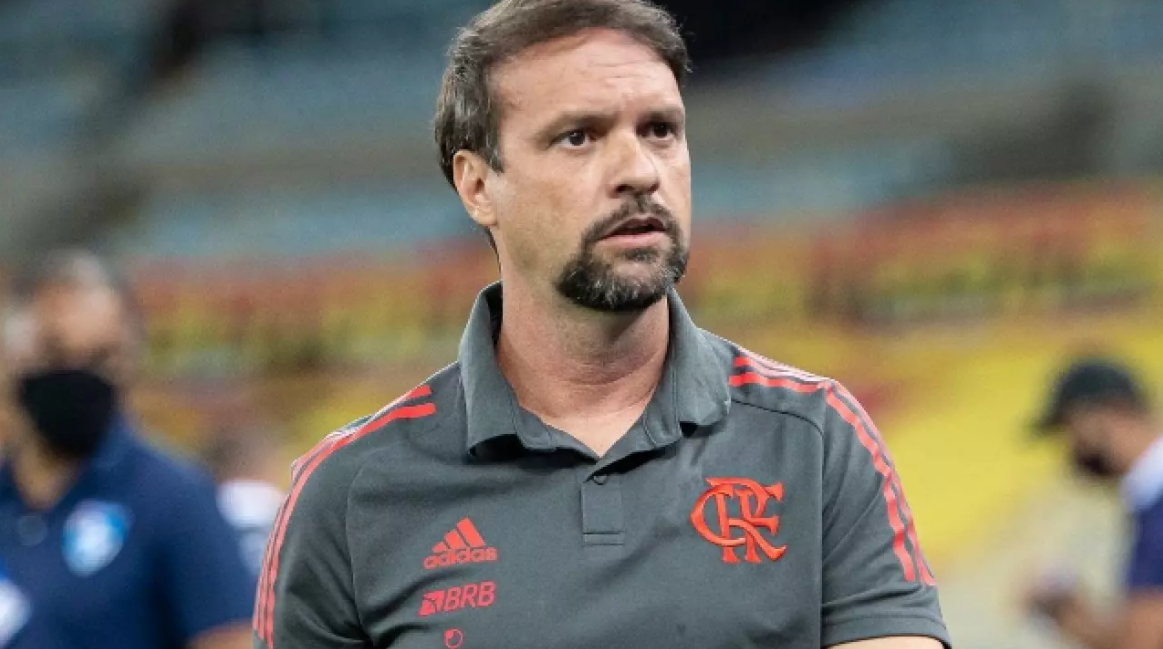 Maurício souza será o técnico do flamengo hoje, contra a chapecoense