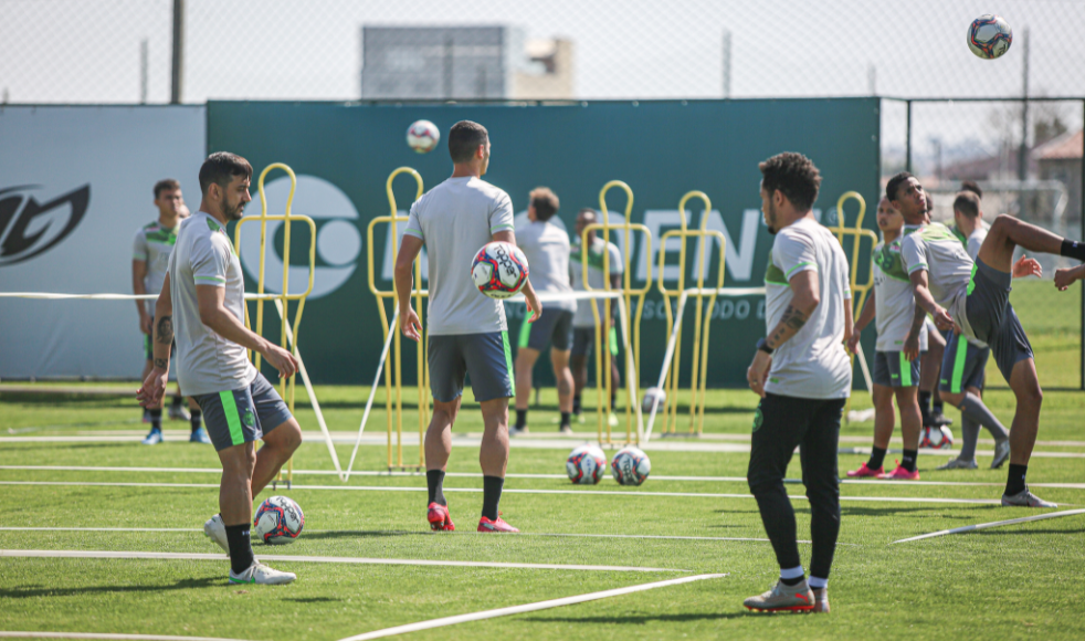 Avaí x Coritiba terá transmissão ao vivo nesta sexta