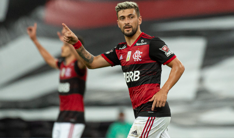 Torcedor se questiona se Arrascaeta vai sair do Flamengo, após meia ainda não renovar com o clube