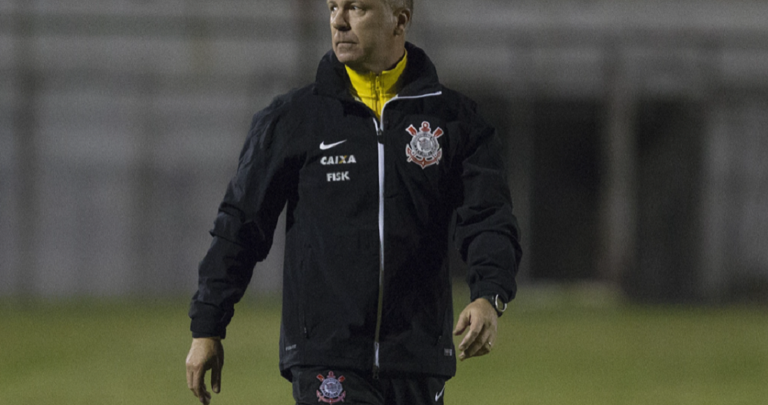 Mano Menezes livre no mercado vira sombra para Sylvinho no Corinthians