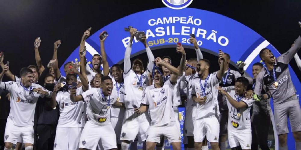 Galo ficou com a taça do sub-20 ao vencer o athletico nos pênaltis da última decisão