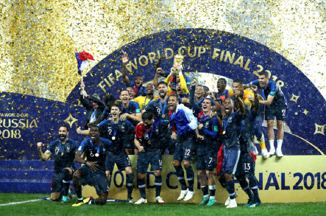 Assistir Copa do Mundo 2018 - França faz a festa com a taça de campeão da  Copa do Mundo de 2018 online