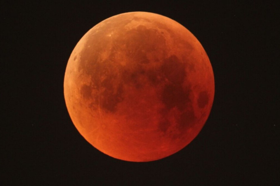 Que horas vai acontecer o eclipse lunar domingo