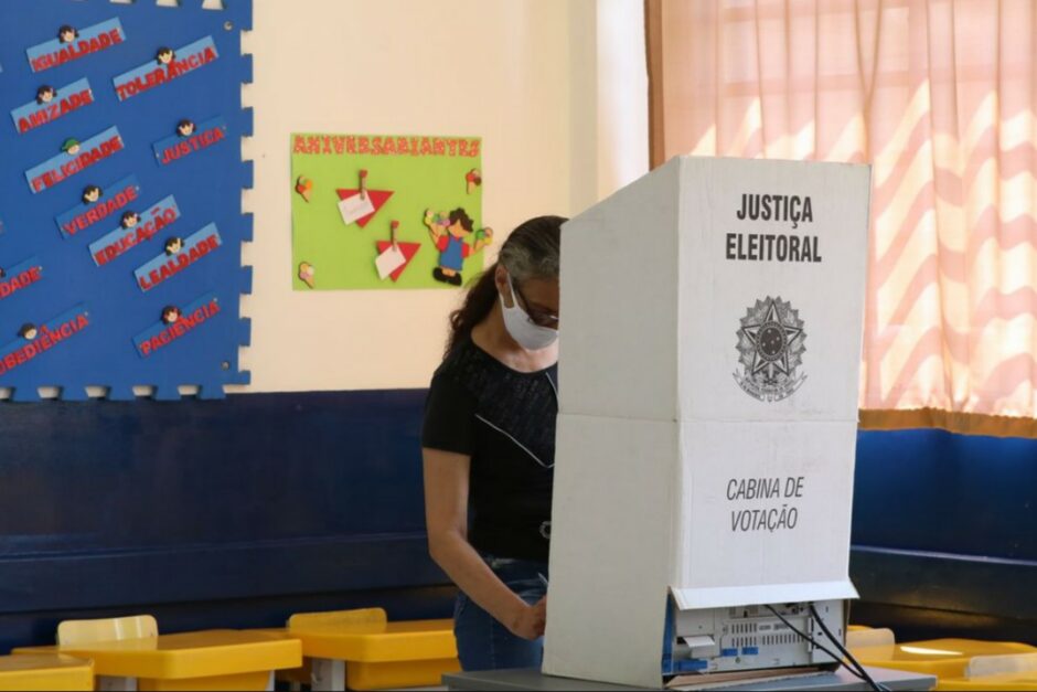 Como votar nulo na urna eletrônica