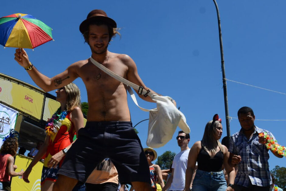 Imagem mostra blocos de rua