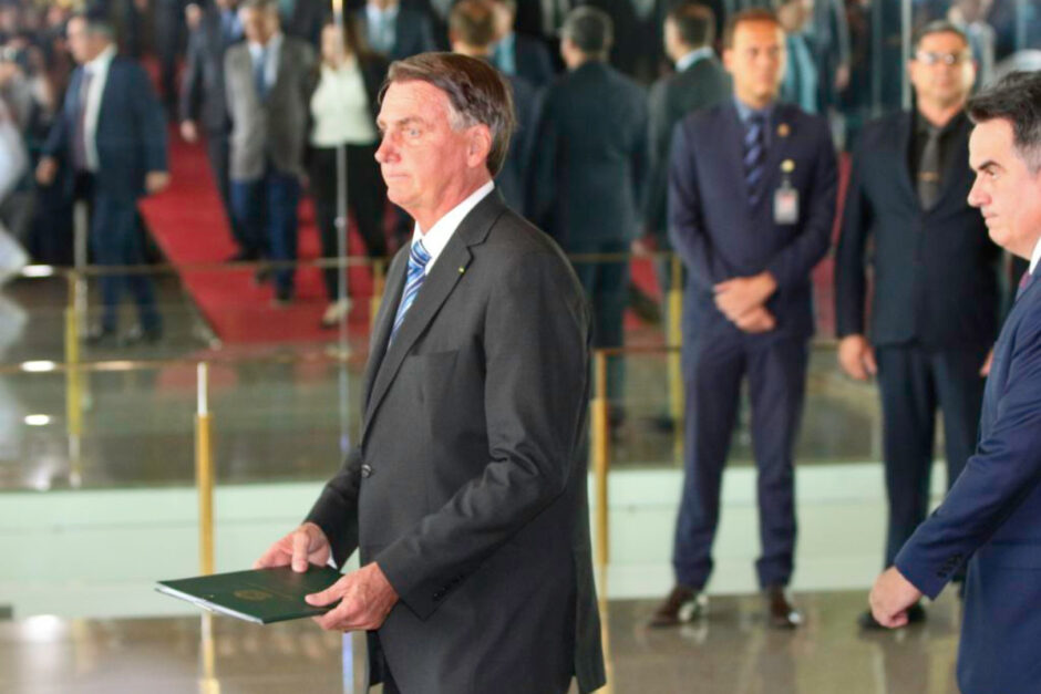 O ex-presidente Jair Bolsonaro durante fala à imprensa no Palácio da Alvorada, em 2022