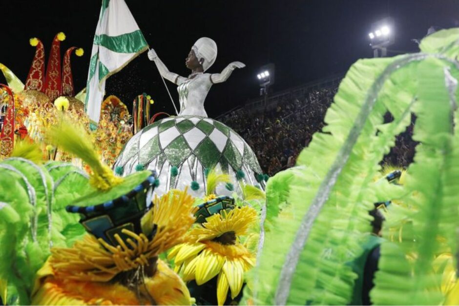 na imagem a escola Império serrano, que terá apuração de desfile na quarta-feira