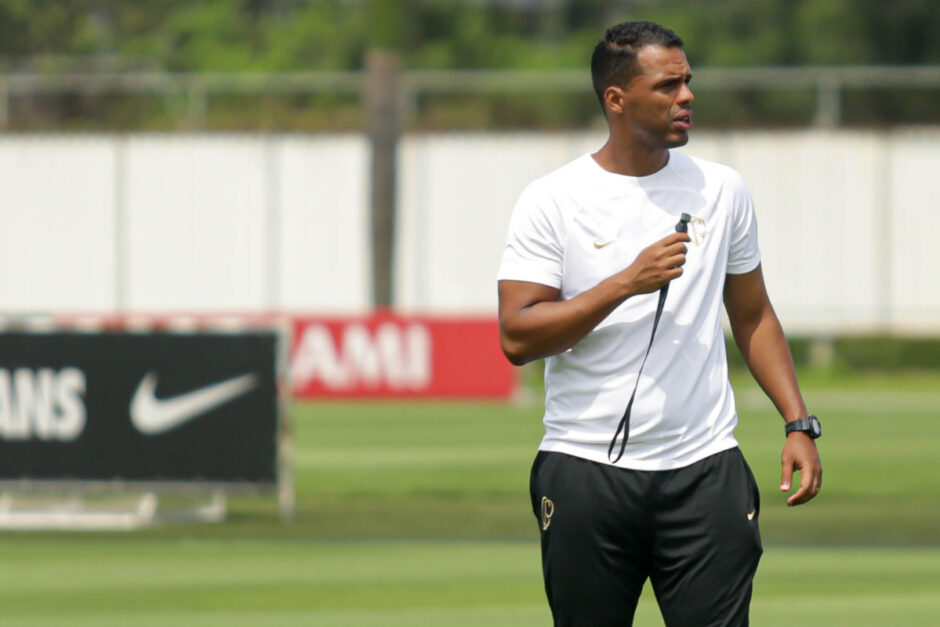 Fernando Lázaro não é mais técnico do Corinthians