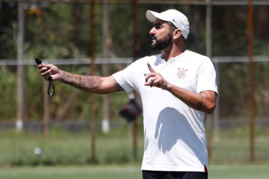 Danilo vai ser o técnico do Corinthians no jogo contra o Palmeiras