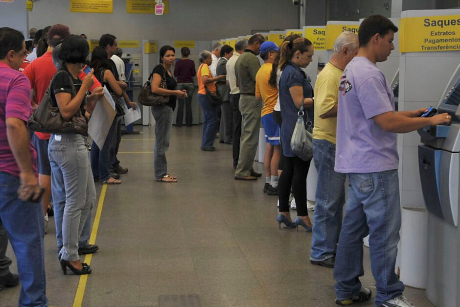 Banco abre hoje em SP