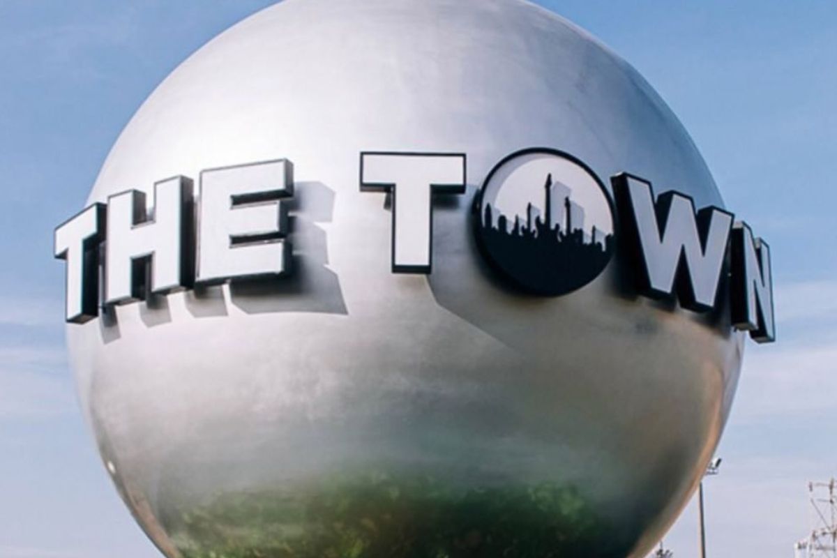 The town multishow