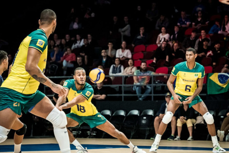 Jogo do Brasil de vôlei masculino contra a Ucrânia